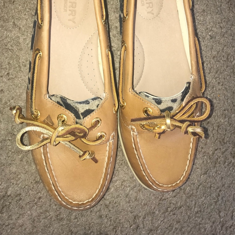 Size 6.5 women’s Sperry shoe